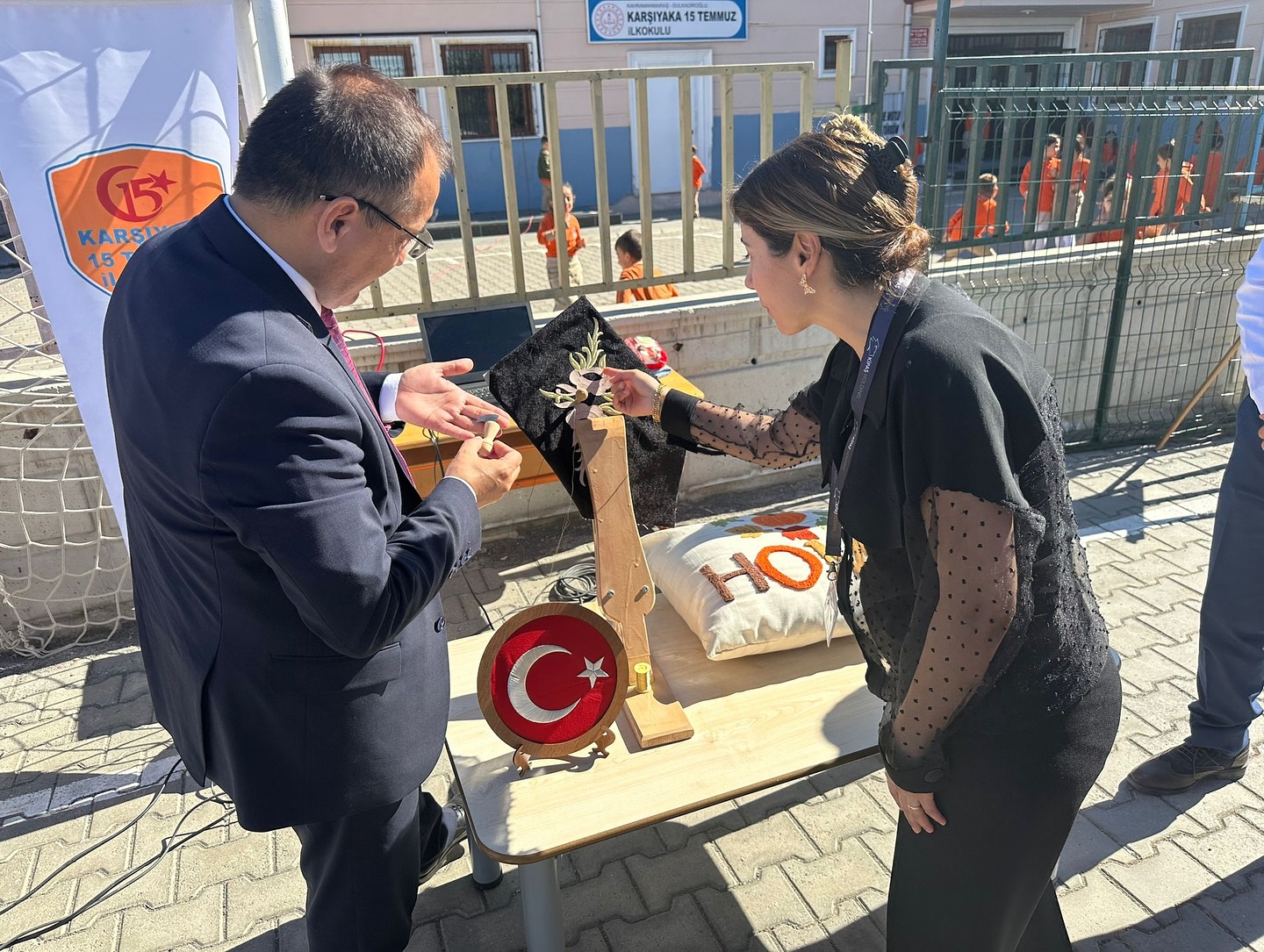 İl Millî Eğitim Müdürü Baydur’dan El Sanatları Sergisine Ziyaret1