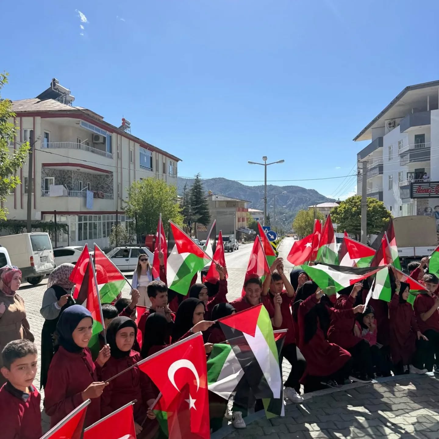 Ilıca İmam Hatip Ortaokulu’ndan Gazze’ye Destek Yürüyüşü4