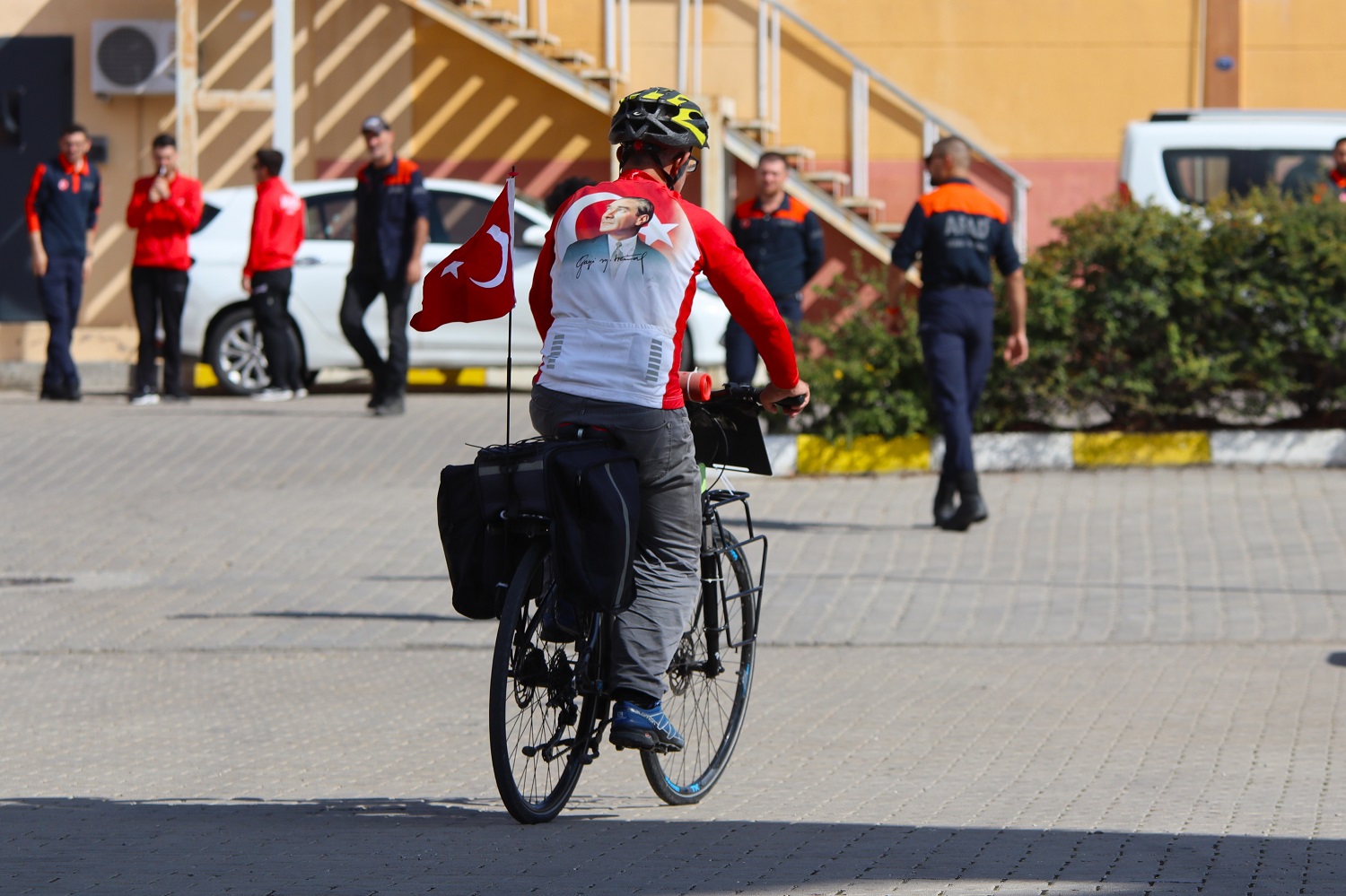 İzmirli Gezgin ‘Asrın Felaketi’ne Farkındalık İçin Pedal Çeviriyor (3)