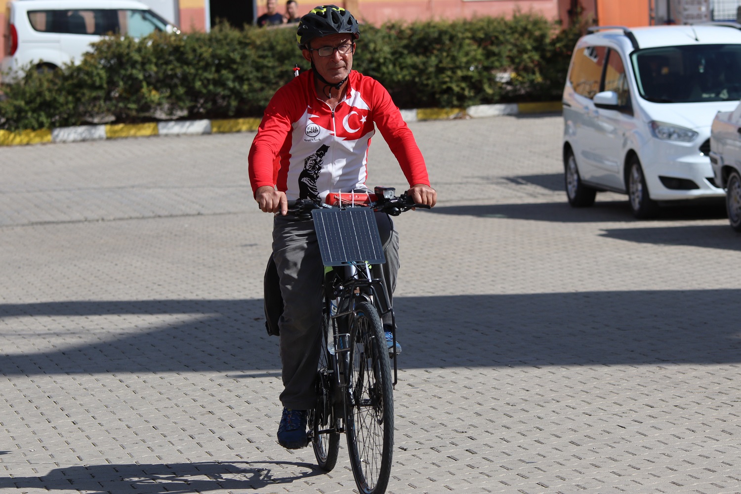 İzmirli Gezgin ‘Asrın Felaketi’ne Farkındalık İçin Pedal Çeviriyor (4)