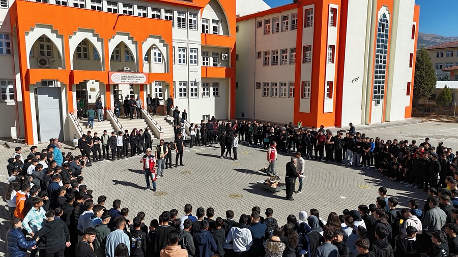 Kahramanmaraş’ta Okullarda Eş Zamanlı Deprem Ve Yangın Tatbikatı Gerçekleştirildi