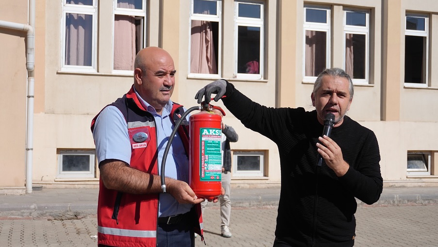 Kahramanmaraş’ta Okullarda Eş Zamanlı Deprem Ve Yangın Tatbikatı Gerçekleştirildi1