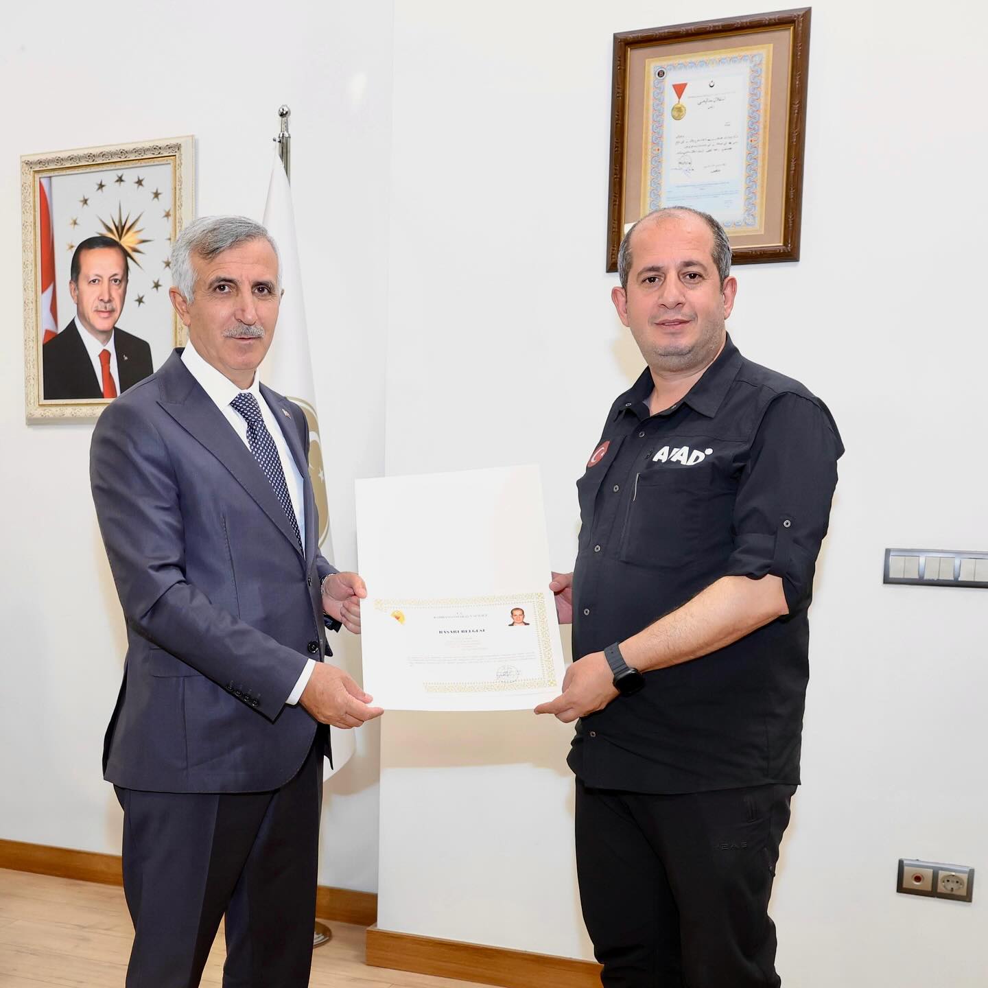 Kahramanmaraş’ta Üst Düzey Devlet Görevlilerine “Başarı Belgesi” Takdimi1