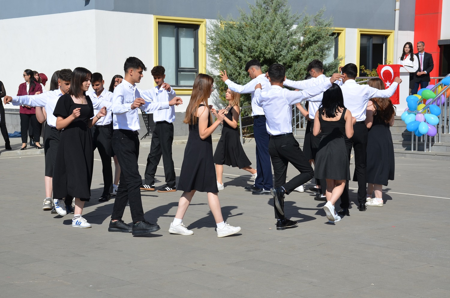 Karaoğlan Koleji’nde Cumhuriyetin 102. Yılı Coşkuyla Kutlandı (1)