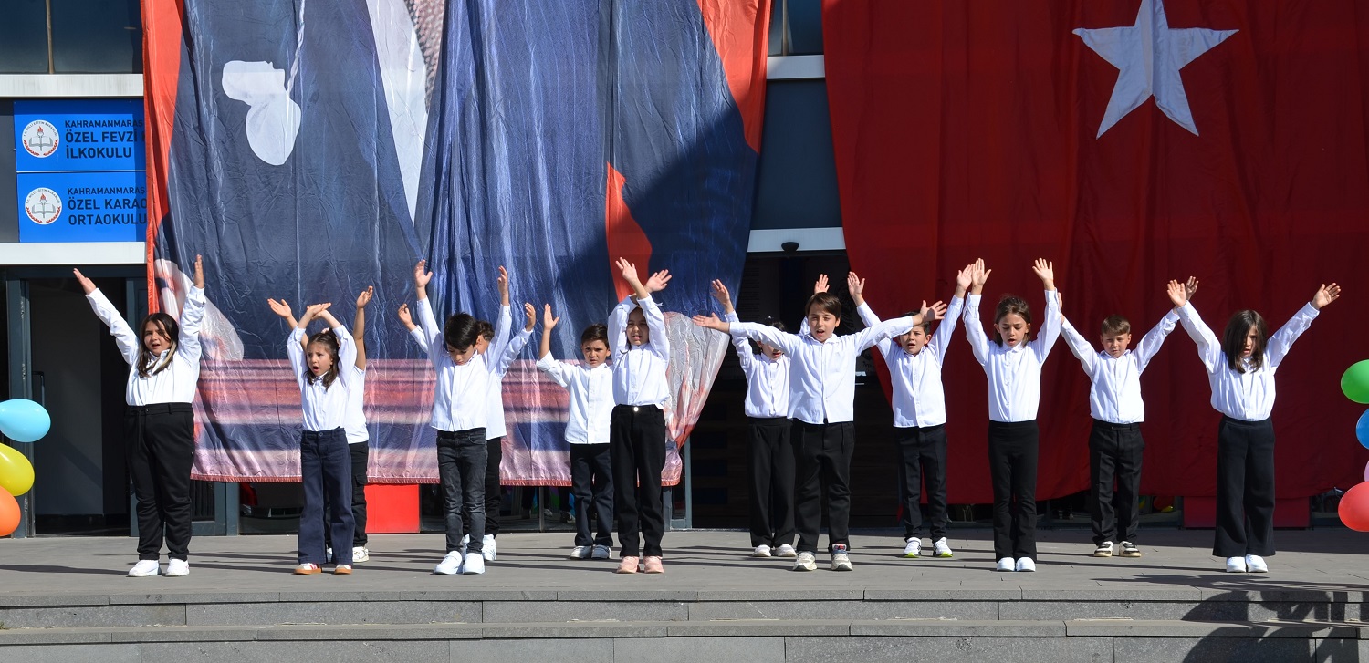 Karaoğlan Koleji’nde Cumhuriyetin 102. Yılı Coşkuyla Kutlandı (14)