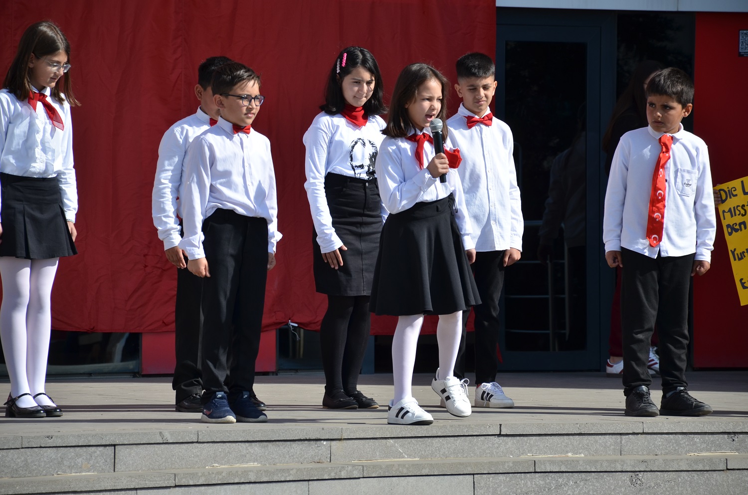 Karaoğlan Koleji’nde Cumhuriyetin 102. Yılı Coşkuyla Kutlandı (22)