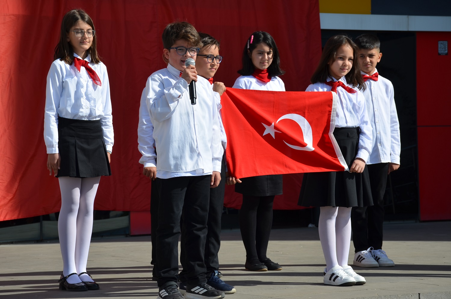 Karaoğlan Koleji’nde Cumhuriyetin 102. Yılı Coşkuyla Kutlandı (24)