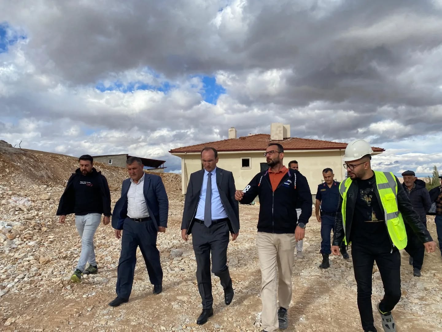 Kaymakam Sarıdoğan, Alimpınar Mahallesi’nde Kırsal Konut Çalışmalarını İnceledi
