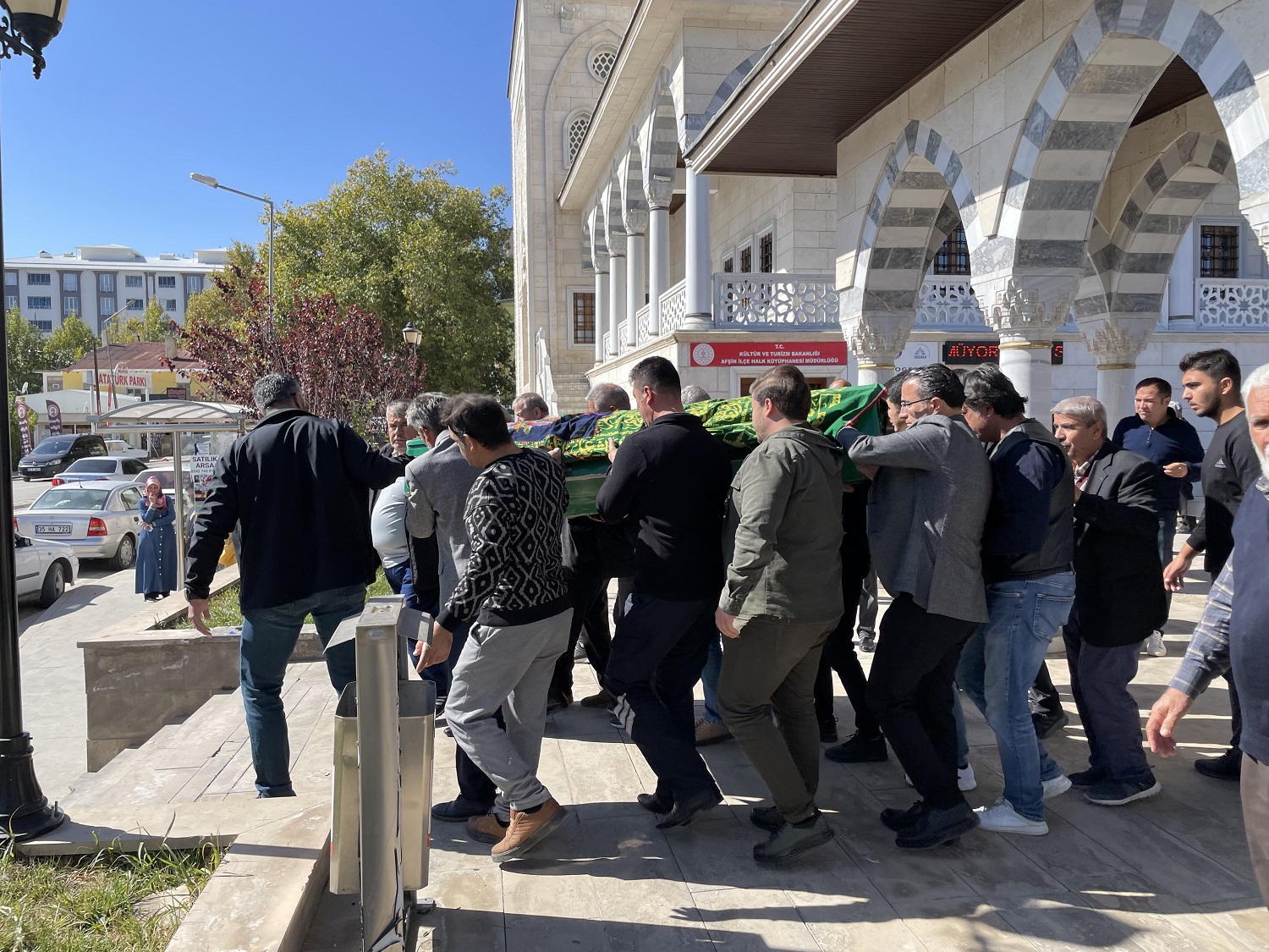 Kazada Hayatını Kaybeden Nuray Bekiroğlu Toprağa Verildi (9)