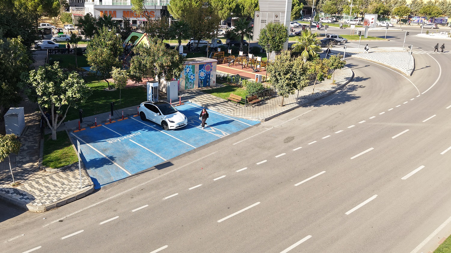 Kmbb Enerji’den Yeşil Ulaşım Hamlesi; Araç Şarj İstasyonu Yoğun İlgi Görüyor (2)