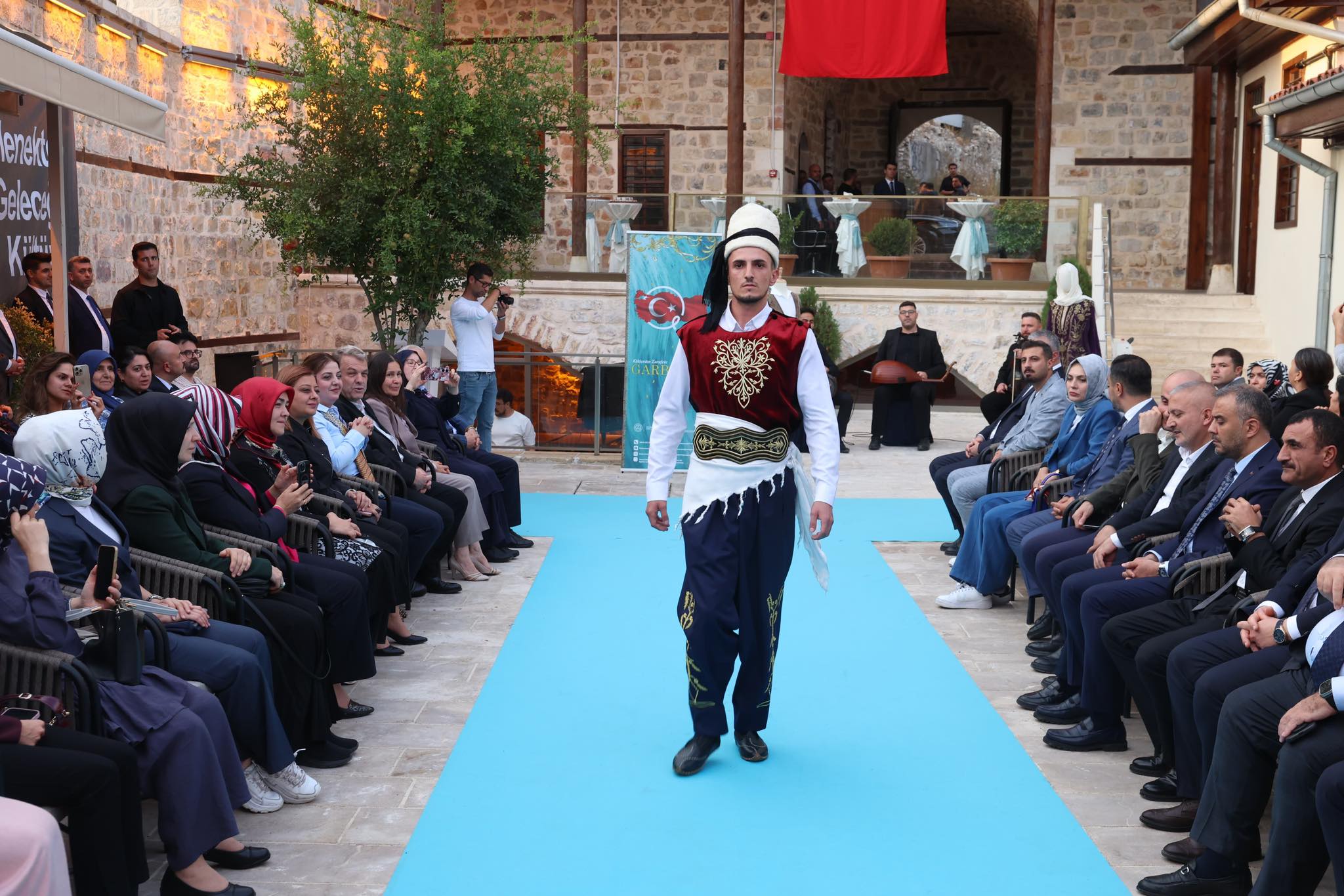 “Köklerden Zarafete Garbiyeli” Temalı Defileyle Zaman Yolculuğu1