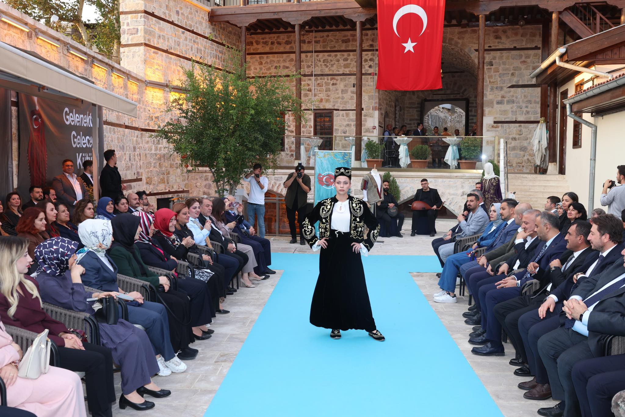 “Köklerden Zarafete Garbiyeli” Temalı Defileyle Zaman Yolculuğu5