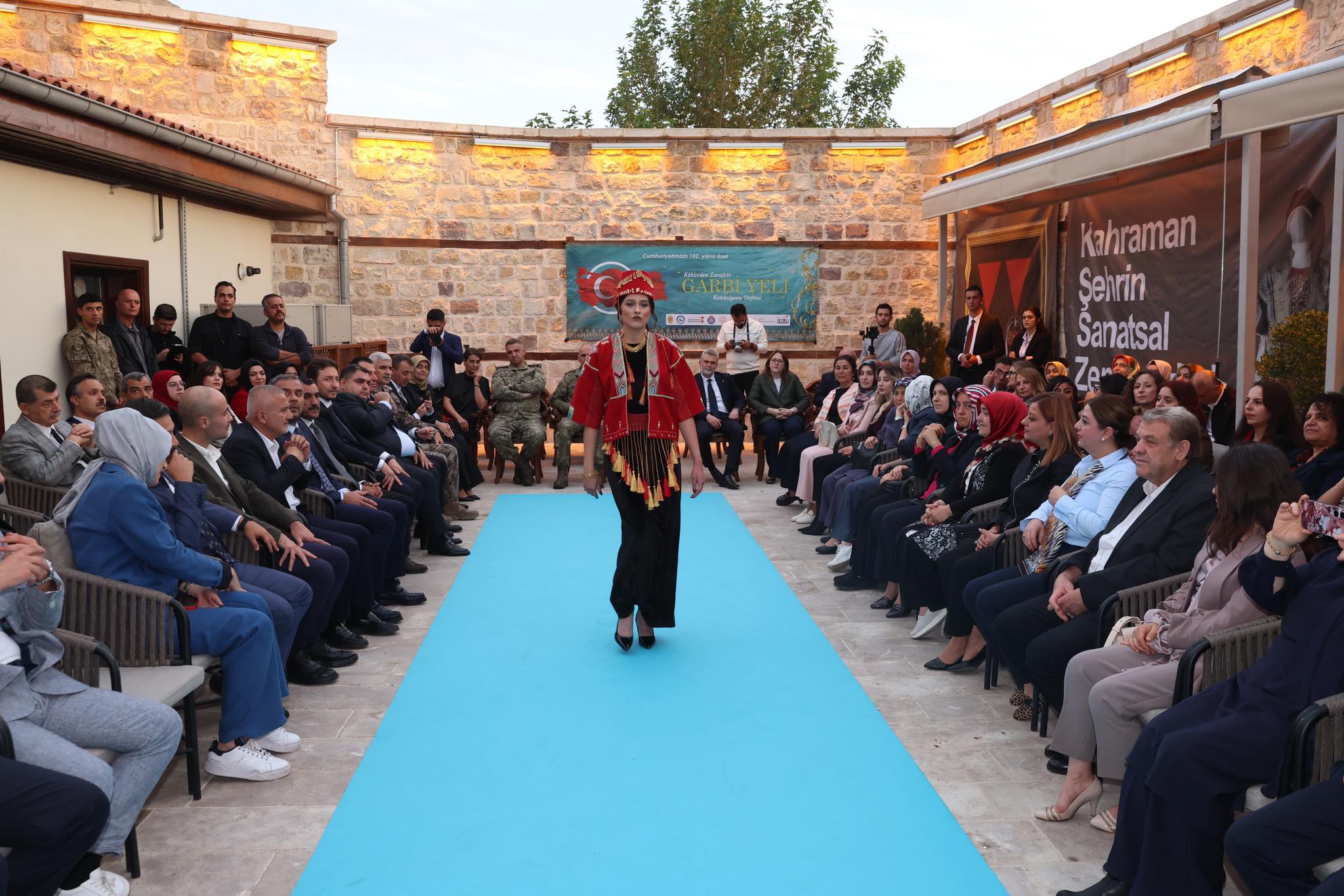 “Köklerden Zarafete Garbiyeli” Temalı Defileyle Zaman Yolculuğu6