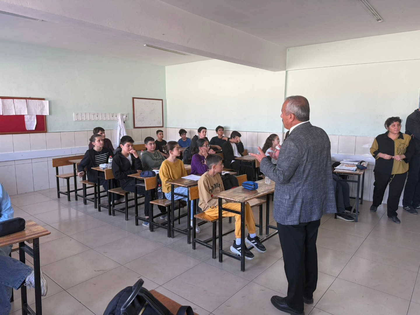 Müdür Gezer'den Şeker Ortaokulu’na Ziyaret