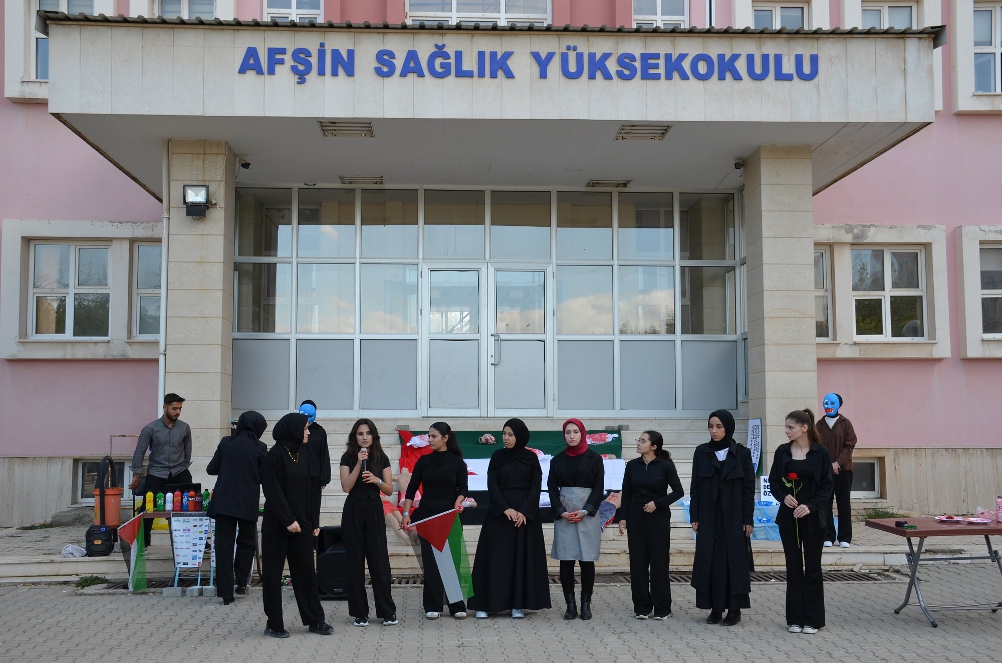 Öğrencilerden Anlamlı Duruş “Zulme Sessiz Kalmak İnsanlığa İhanettir” (10)
