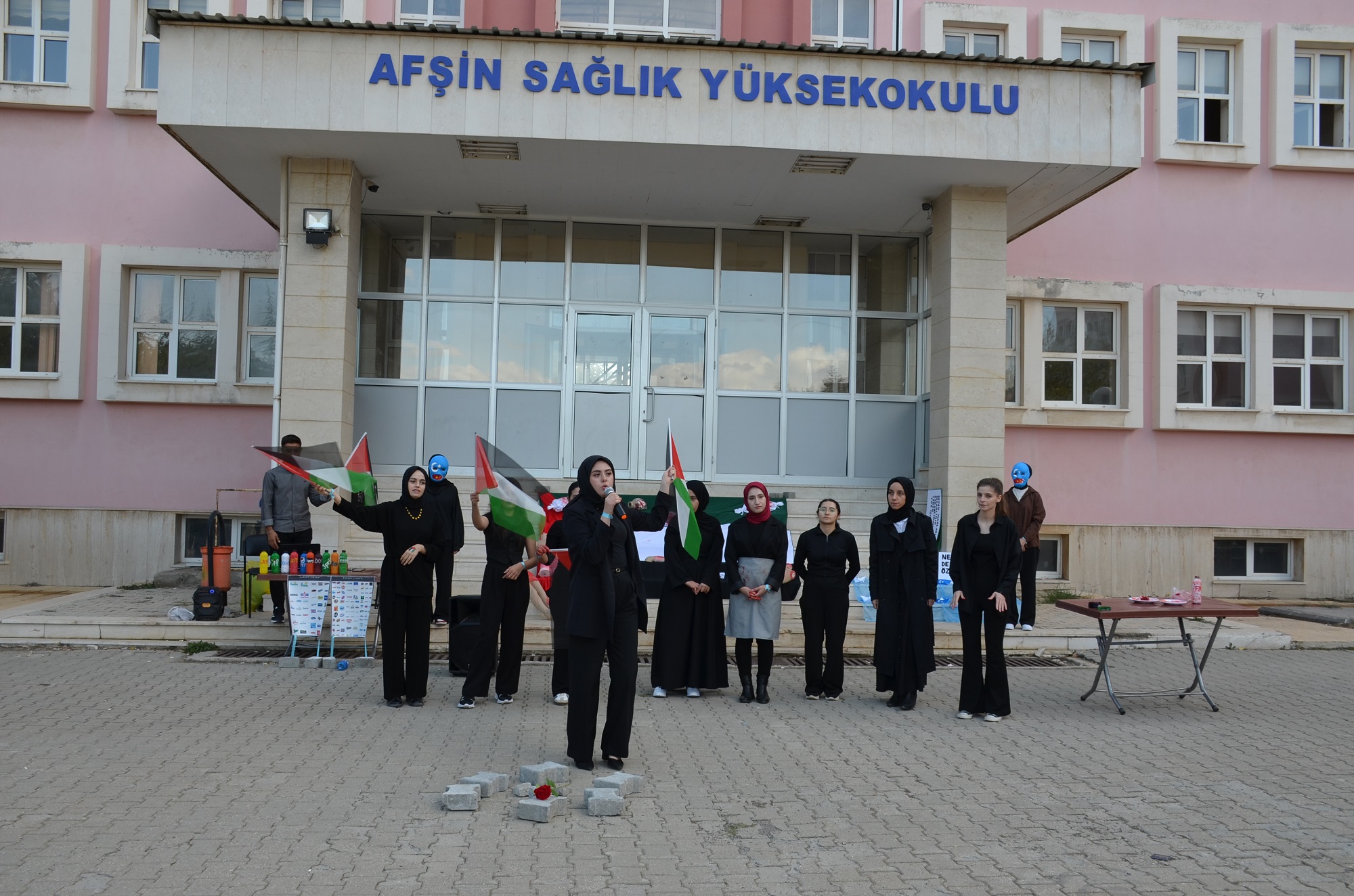 Öğrencilerden Anlamlı Duruş “Zulme Sessiz Kalmak İnsanlığa İhanettir” (11)