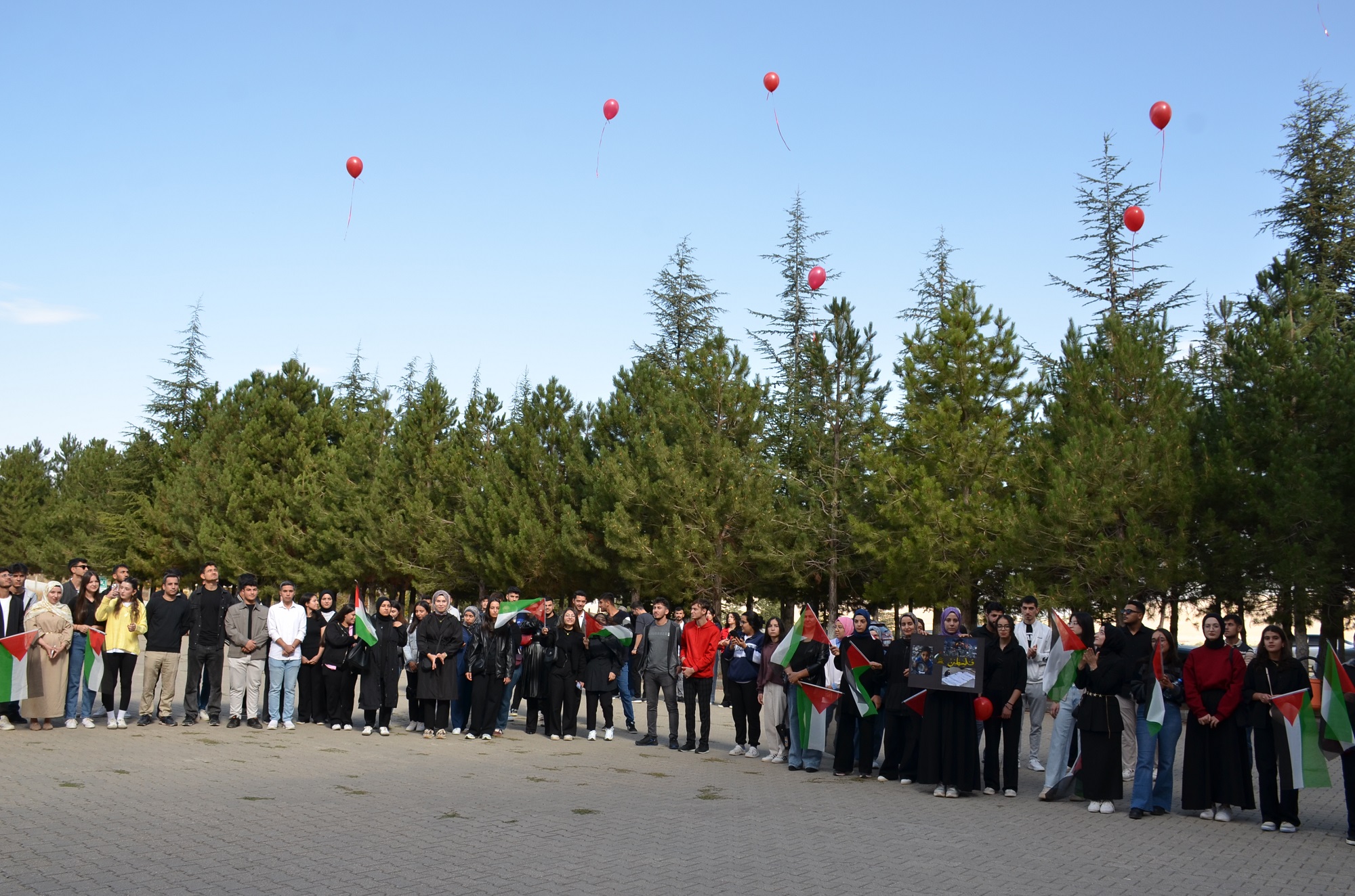 Öğrencilerden Anlamlı Duruş “Zulme Sessiz Kalmak İnsanlığa İhanettir” (12)