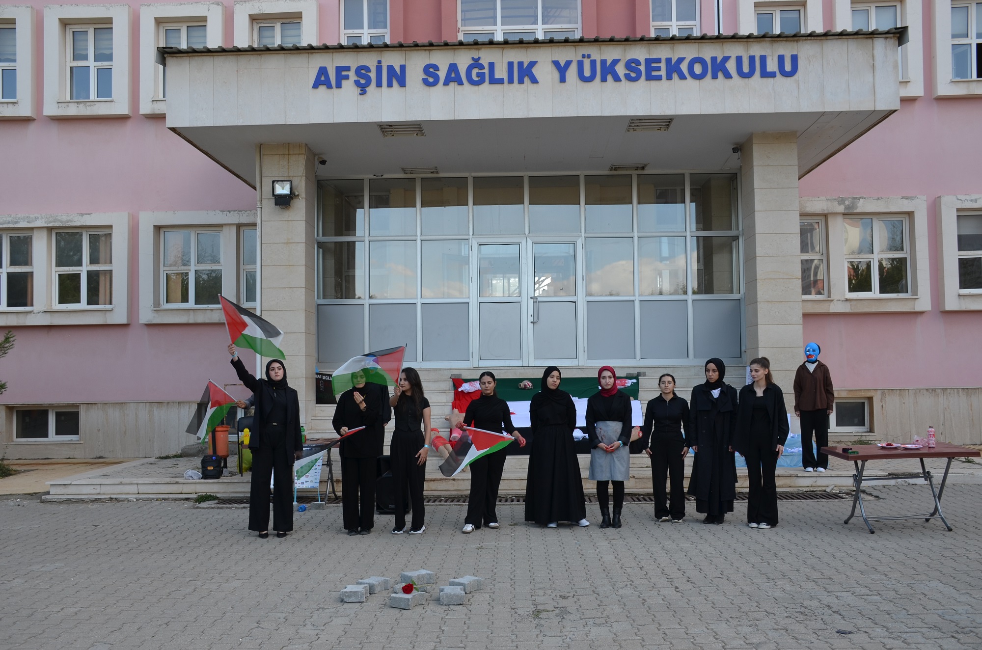 Öğrencilerden Anlamlı Duruş “Zulme Sessiz Kalmak İnsanlığa İhanettir” (13)