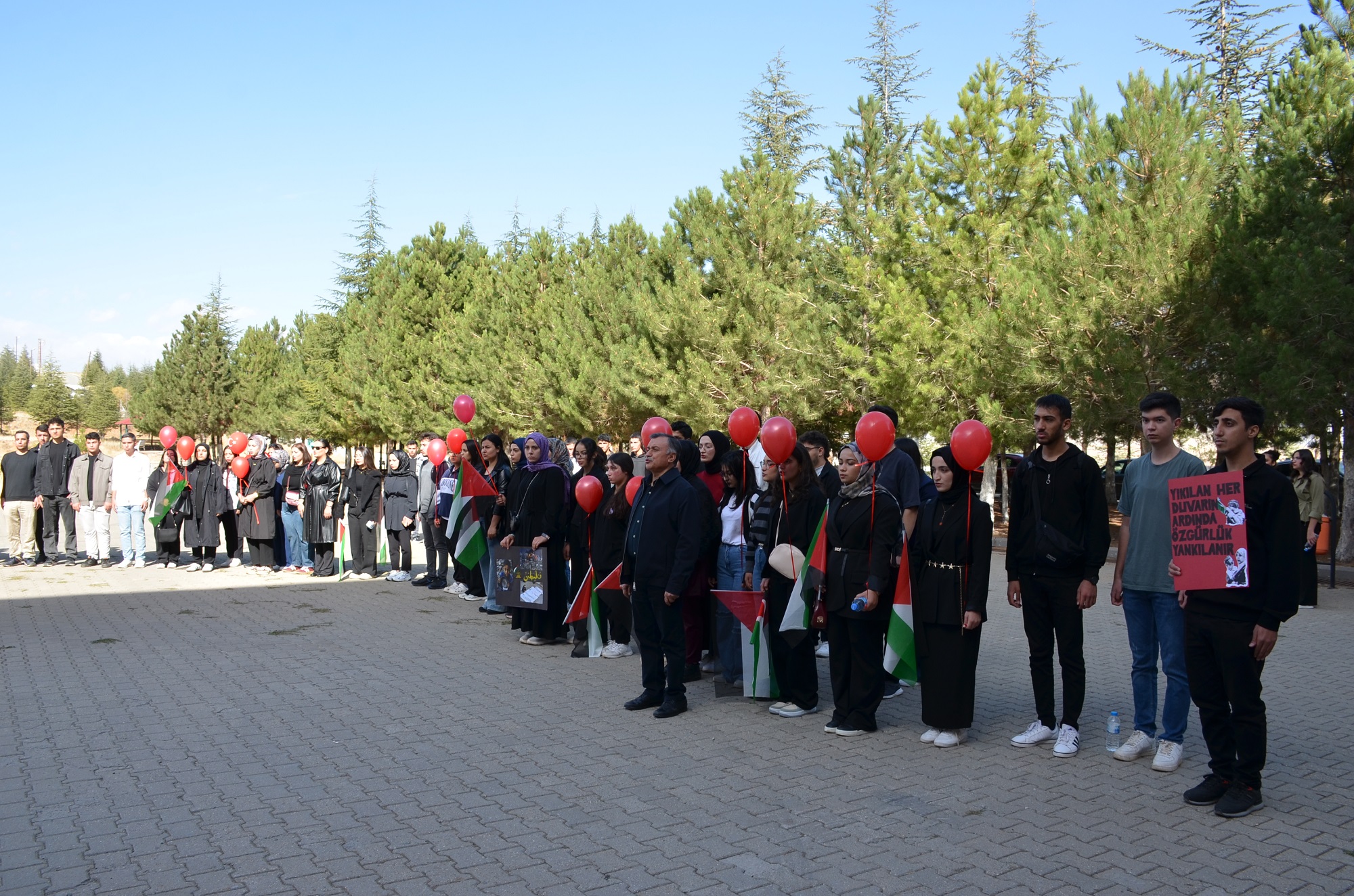 Öğrencilerden Anlamlı Duruş “Zulme Sessiz Kalmak İnsanlığa İhanettir” (3)