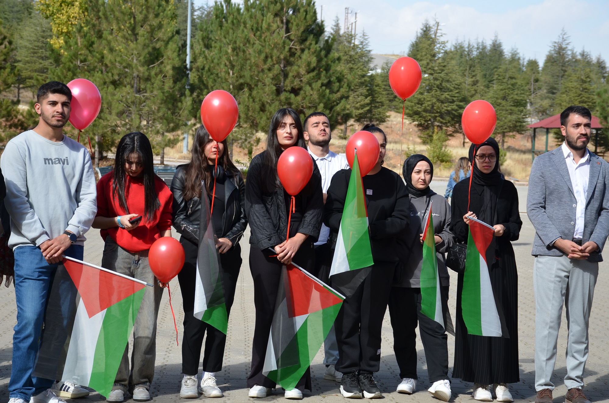 Öğrencilerden Anlamlı Duruş “Zulme Sessiz Kalmak İnsanlığa İhanettir” (6)