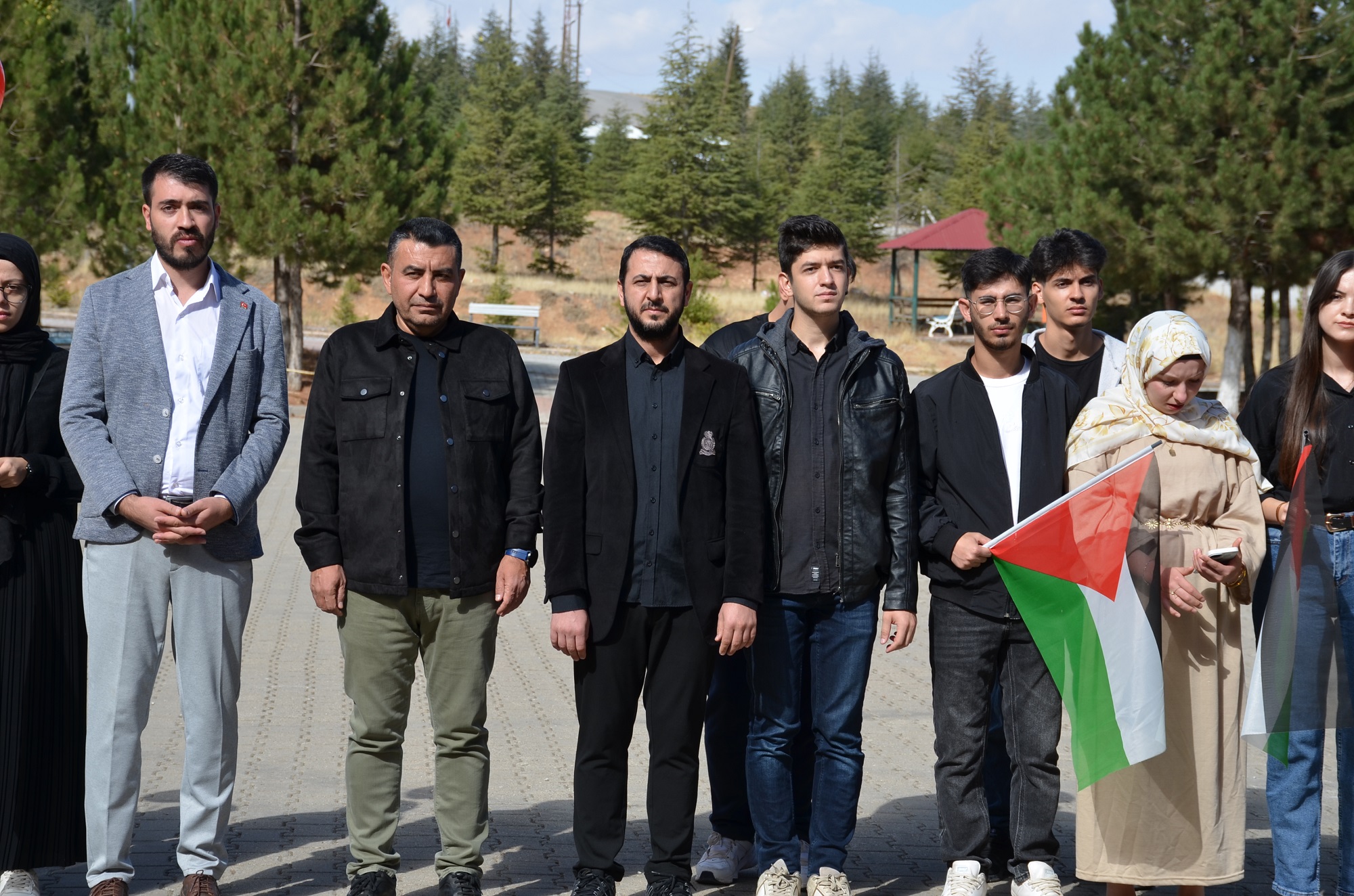 Öğrencilerden Anlamlı Duruş “Zulme Sessiz Kalmak İnsanlığa İhanettir” (8)