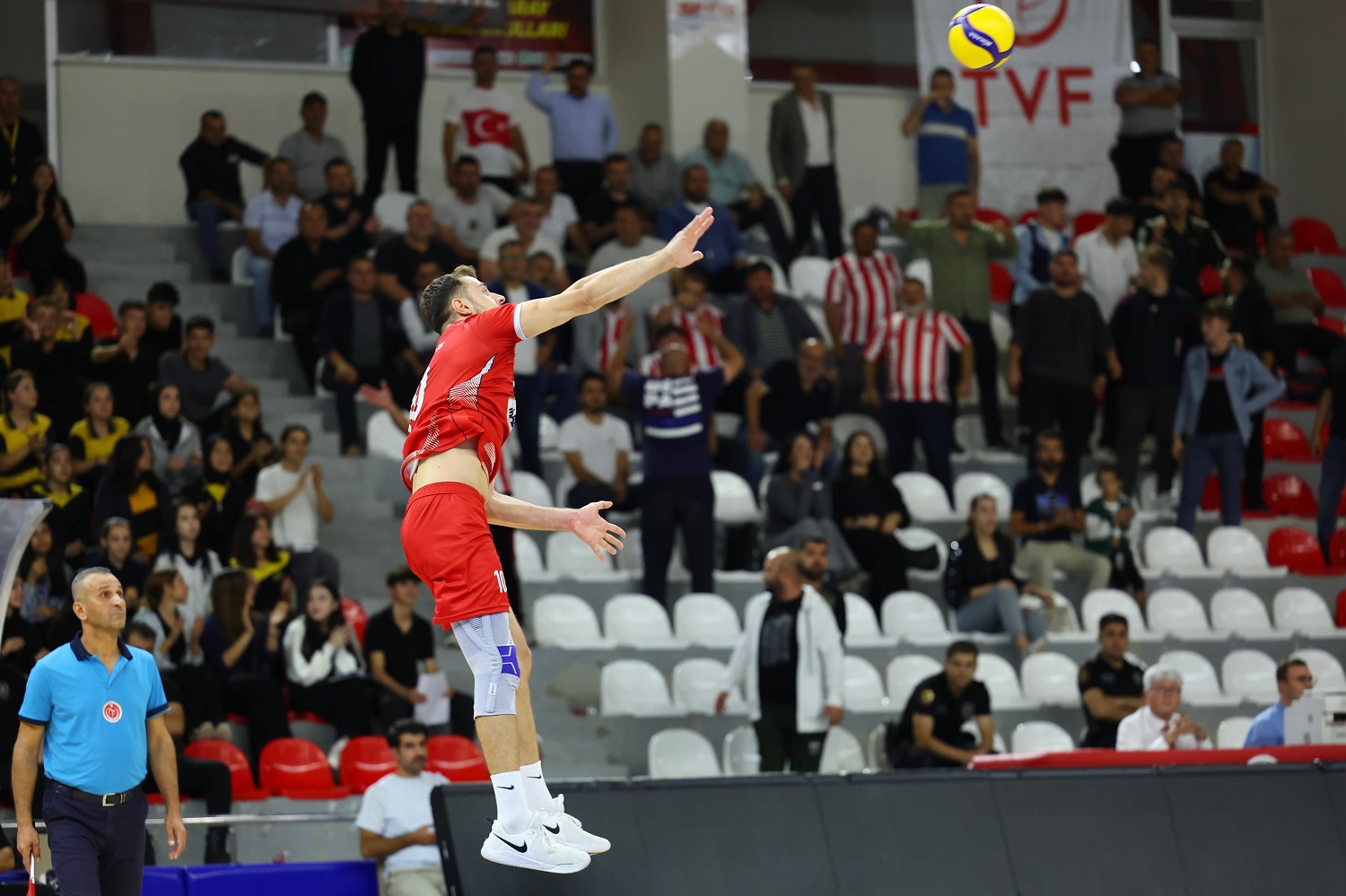 Onikişubat Belediyespor Voleybol Takımı Evinde Galibiyetle Başladı (1)