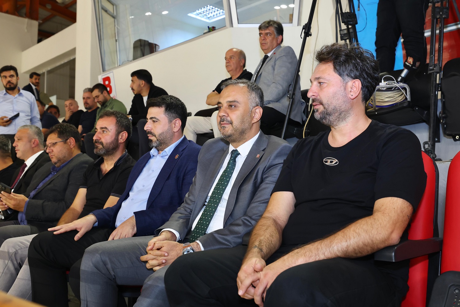 Onikişubat Belediyespor Voleybol Takımı Evinde Galibiyetle Başladı (3)