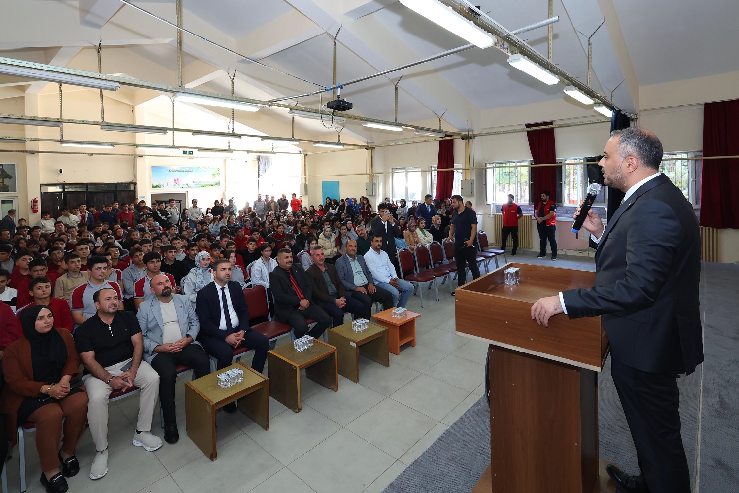 Onikişubat’ta ‘Gönülleri Giydiriyoruz’ Projesi Tüm Hızıyla Devam Ediyor (1)