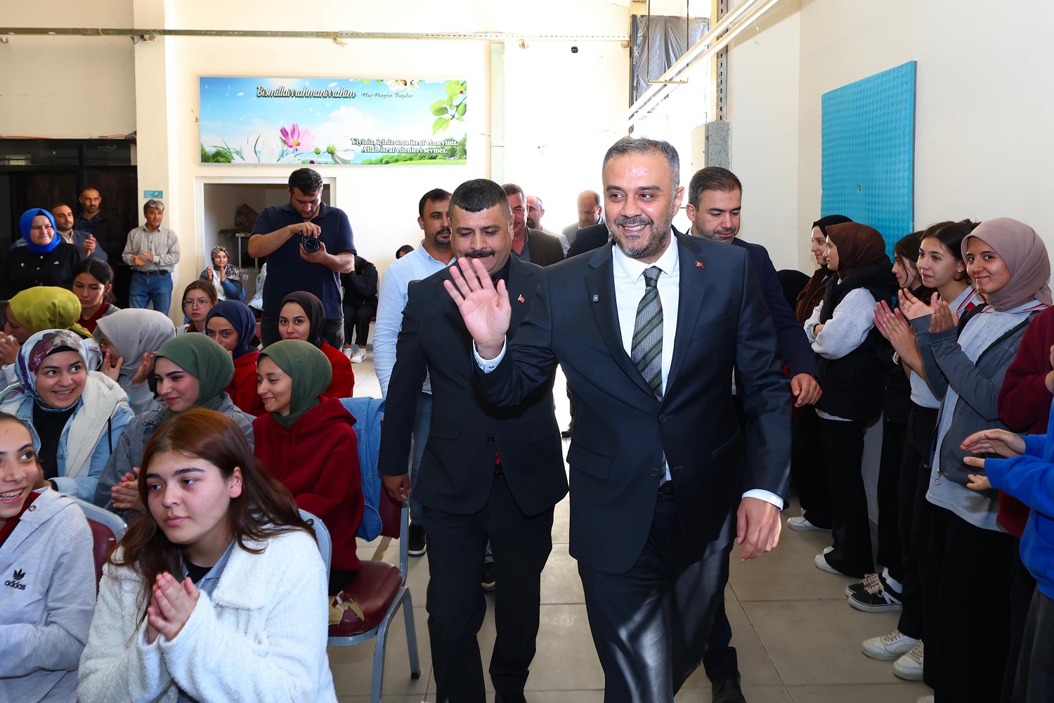 Onikişubat’ta ‘Gönülleri Giydiriyoruz’ Projesi Tüm Hızıyla Devam Ediyor (2)