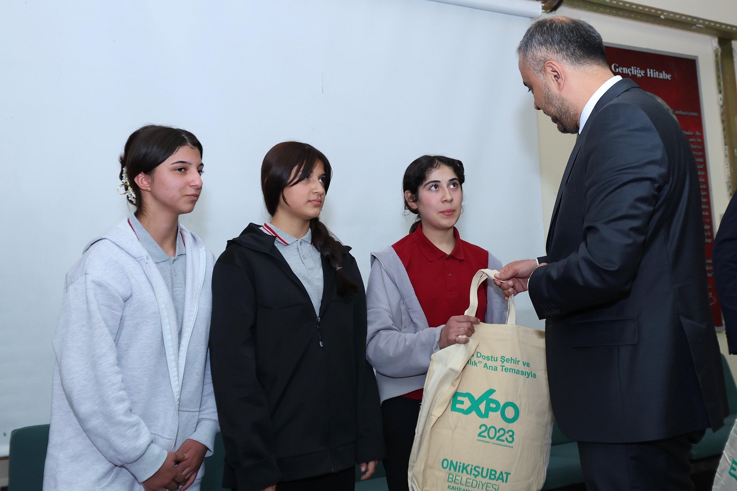 Onikişubat’ta ‘Gönülleri Giydiriyoruz’ Projesi Tüm Hızıyla Devam Ediyor (3)