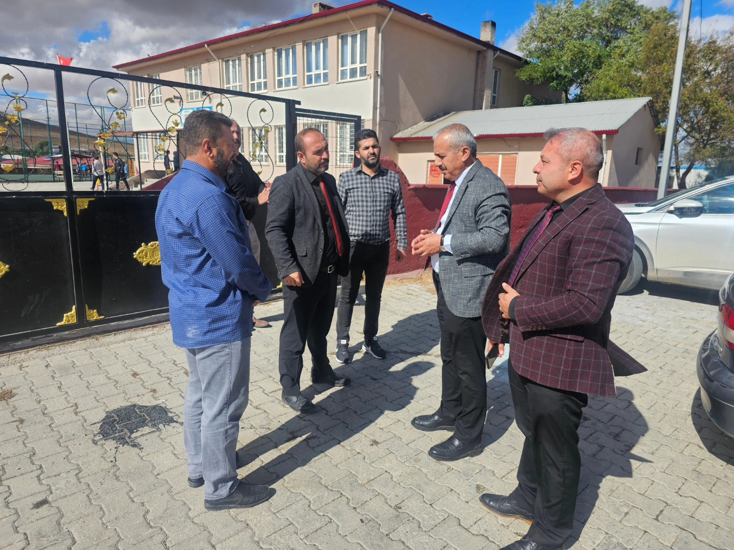 Şeker Ortaokulu Girişine Öğrenci Güvenliği İçin Veranda Yapıldı
