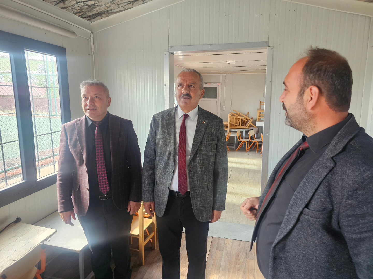 Şeker Ortaokulu Girişine Öğrenci Güvenliği İçin Veranda Yapıldı2