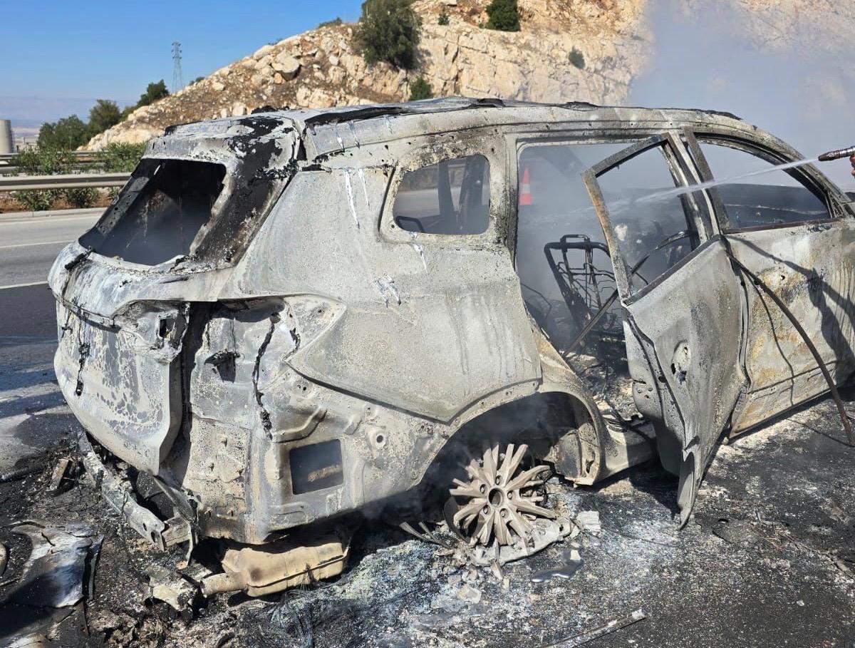 Seyir Halindeki Otomobil Alev Topuna Döndü 3
