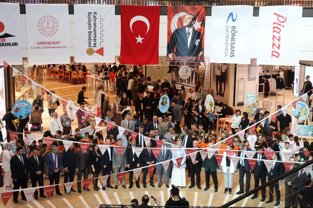 Sürbi̇lfest Başladı Sürdürülebilir Bilim Festivali Piazza Avm’de Ziyaretçilerini Ağırlıyor1