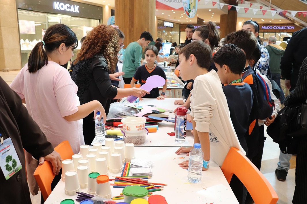 Sürbi̇lfest Başladı Sürdürülebilir Bilim Festivali Piazza Avm’de Ziyaretçilerini Ağırlıyor5