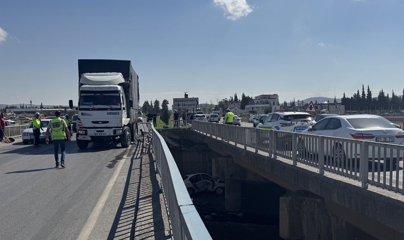 Tırla Çarpışan Otomobil Köprüden Düştü 1 Yaralı (2)