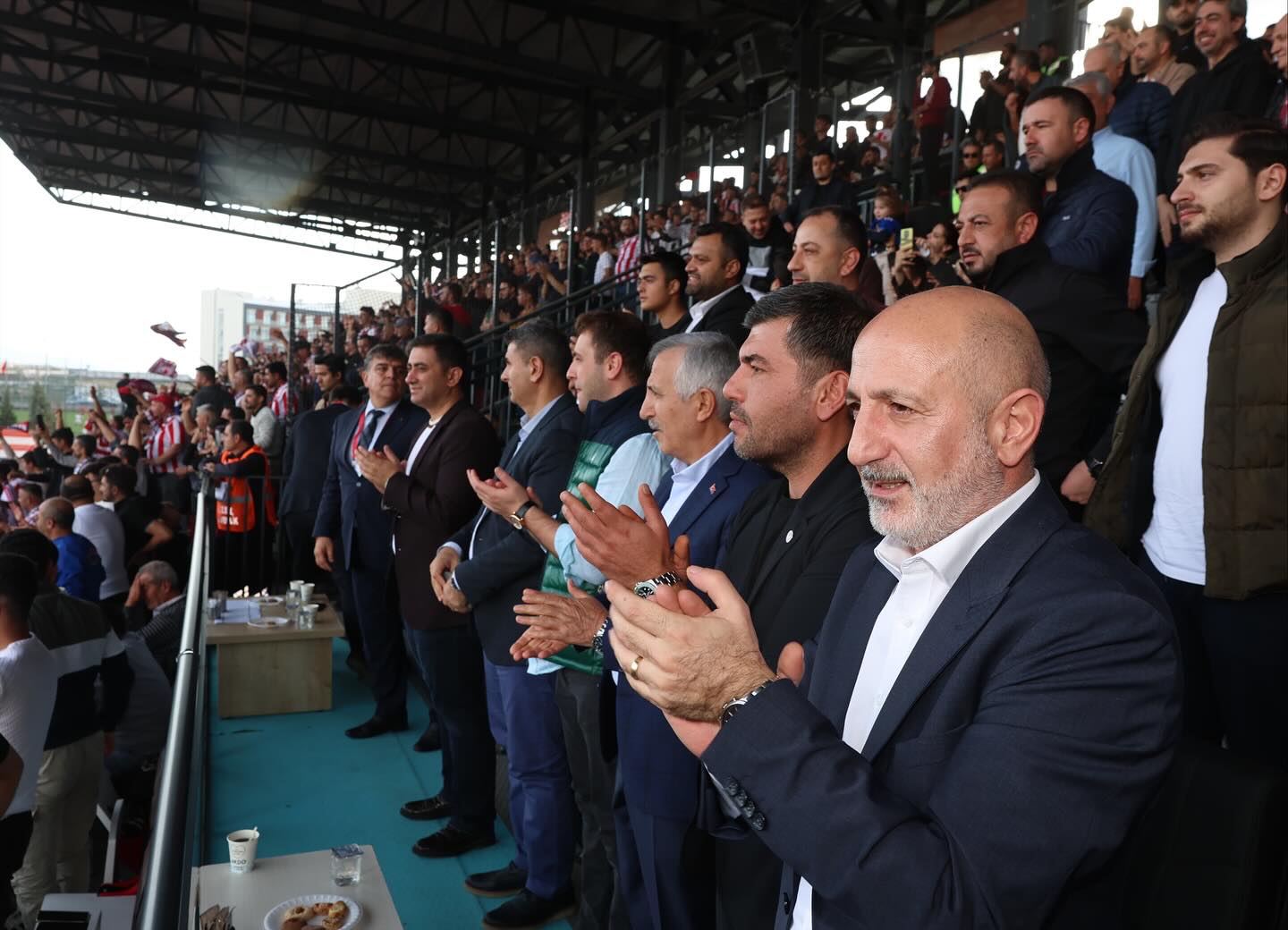 Vali Ünlüer, Kahramanmaraş İstiklalspor’un Galibiyetini Tribünden Takip Etti2