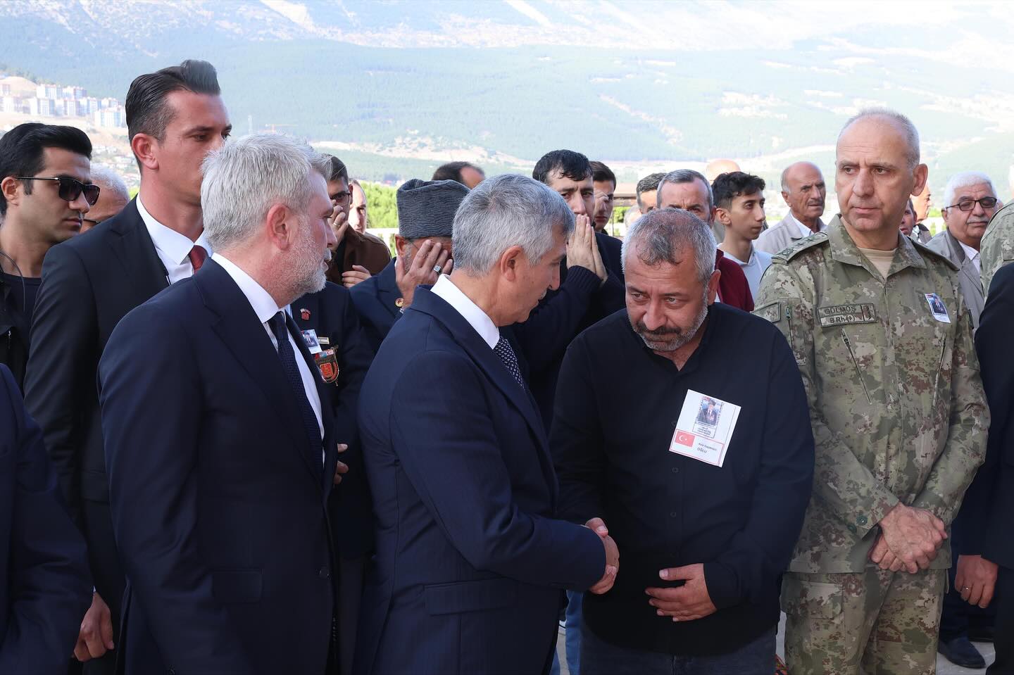 Vali Ünlüer, Kıbrıs Gazisi Cafer Sevinç’in Cenaze Törenine Katıldı1