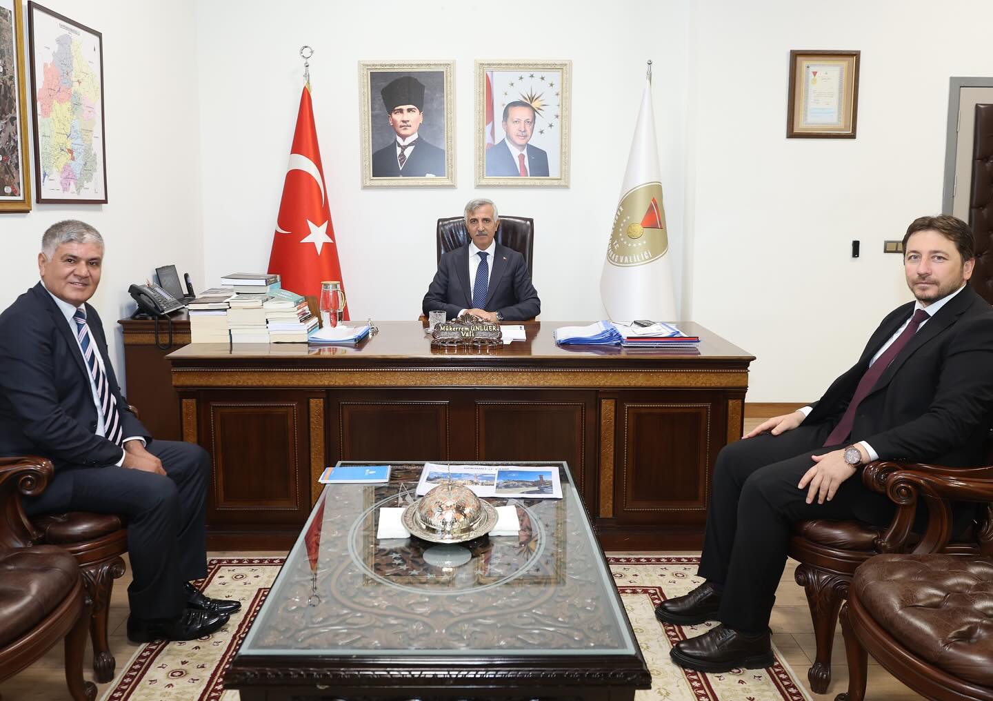 Vali Ünlüer, Makamında Ziyaretçilerini Ağırladı2