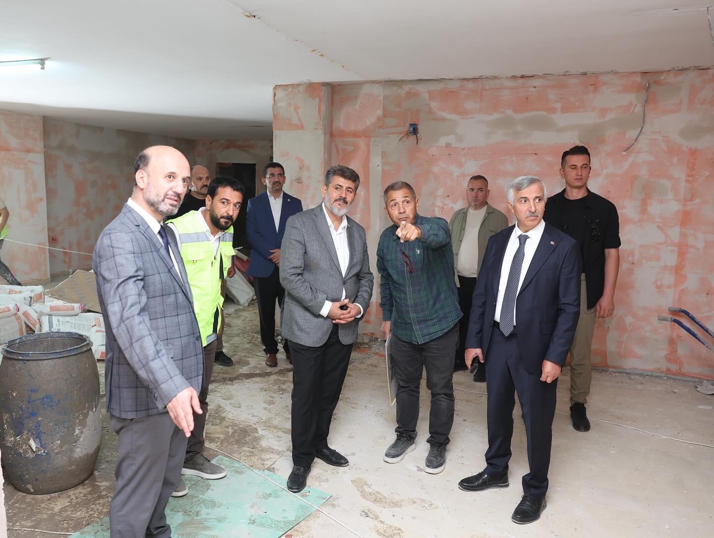 Vali Ünlüer Ve Milletvekili Debgici'den Abdulhamithan Camii Gençlik Merkezi’ne Ziyaret3