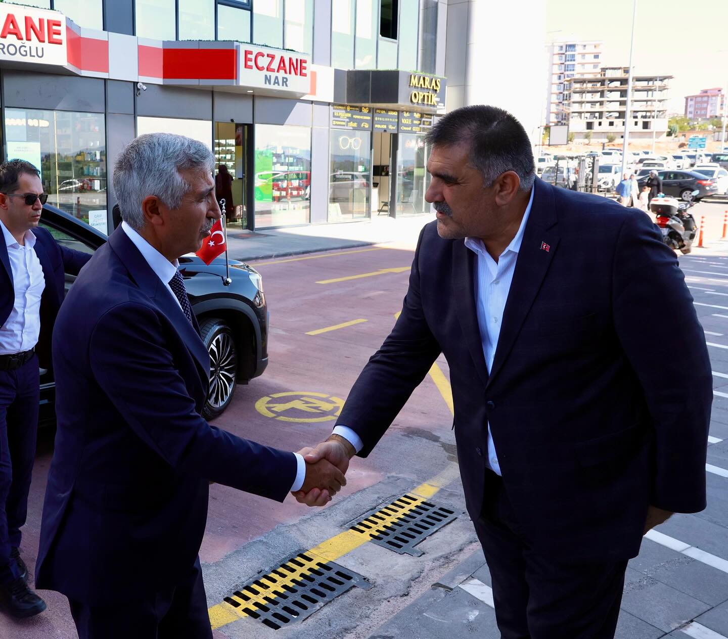 Vali Ünlüer'den Başkan Karaca’nın Annesine Geçmiş Olsun Ziyareti