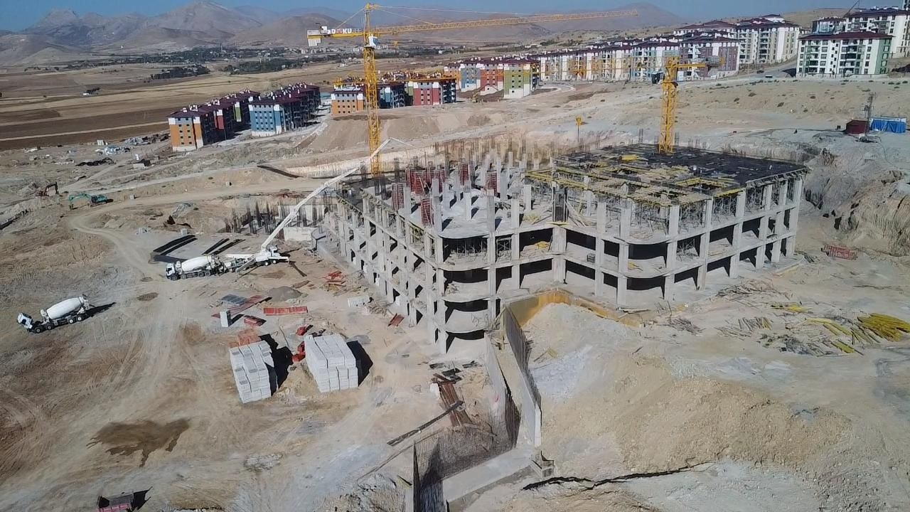Yeni Afşin Devlet Hastanesi’nin İnşaatı Yükseliyor
