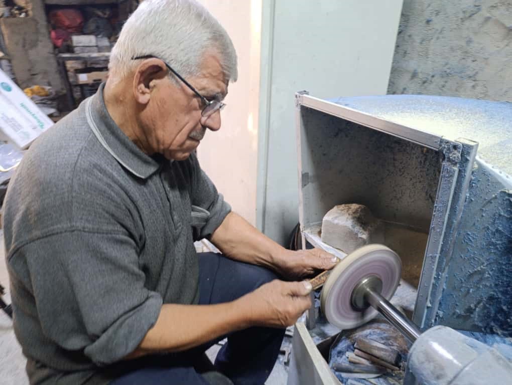 75 Yaşındaki Usta, Baba Mesleğini Sürdürüyor, El İşçiliği Koç Boynuzu Bıçak Üretiyor (3)