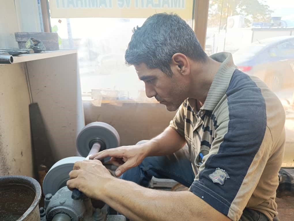 75 Yaşındaki Usta, Baba Mesleğini Sürdürüyor, El İşçiliği Koç Boynuzu Bıçak Üretiyor (5)