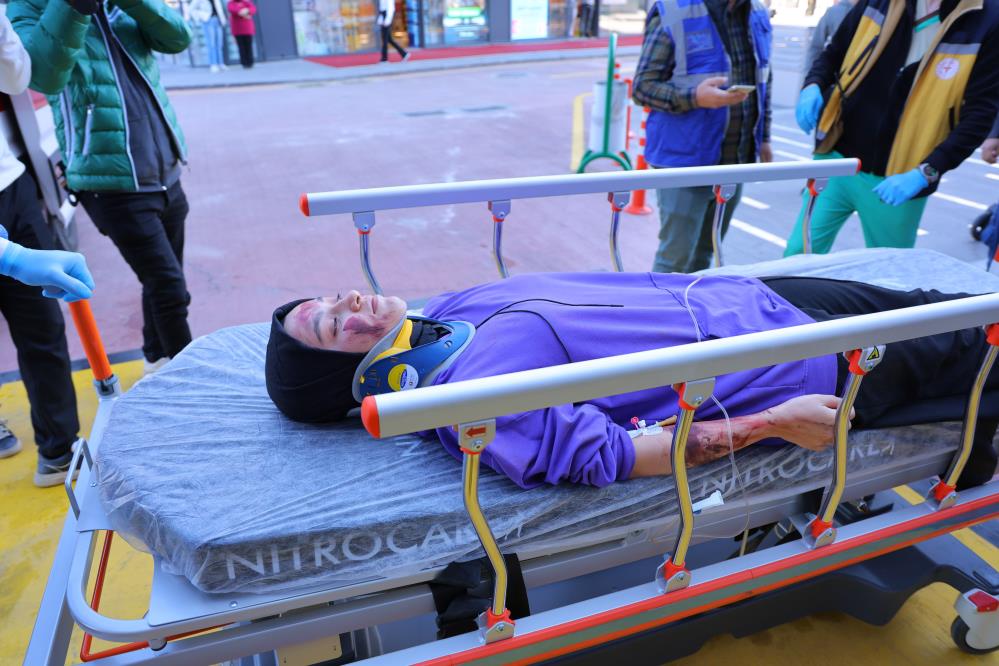 Acil Serviste Gerçeğini Aratmayan Deprem Senaryosu 4