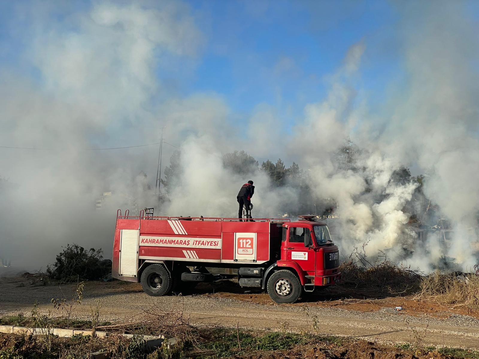Afşin’de Arsada Çıkan Yangın Söndürüldü (6)