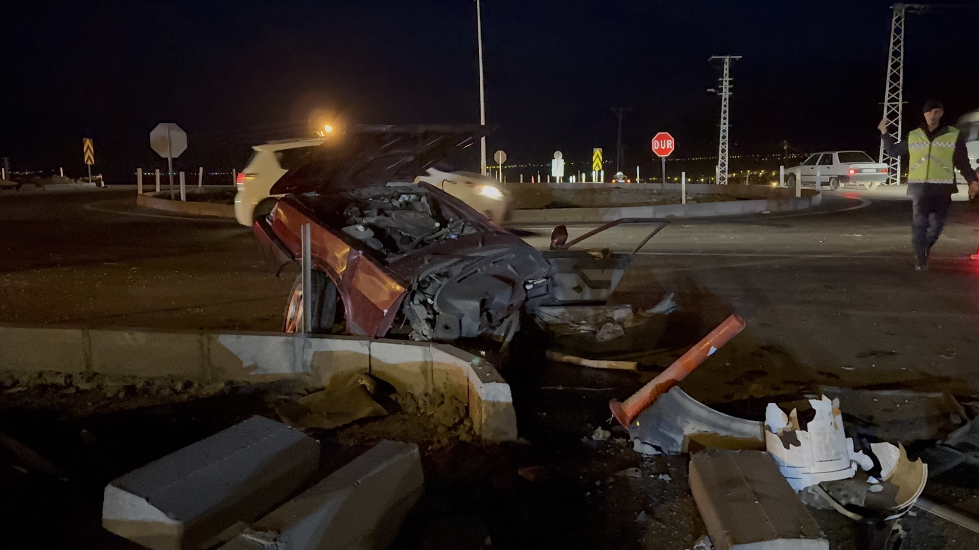 Afşin’de Feci Kaza Otomobil İkiye Ayrıldı (10)