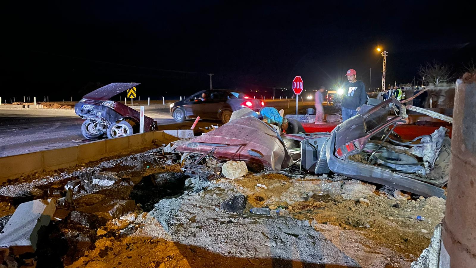 Afşin’de Feci Kaza Otomobil İkiye Ayrıldı (11)