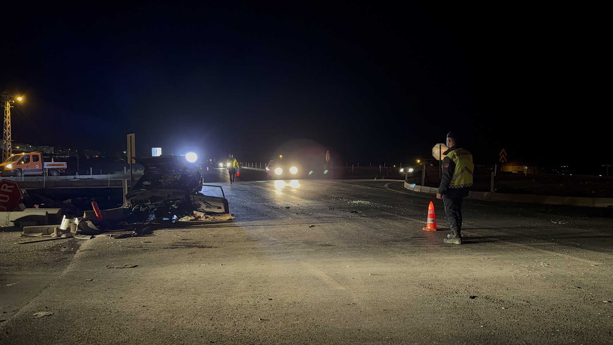 Afşin’de Feci Kaza Otomobil İkiye Ayrıldı (3)