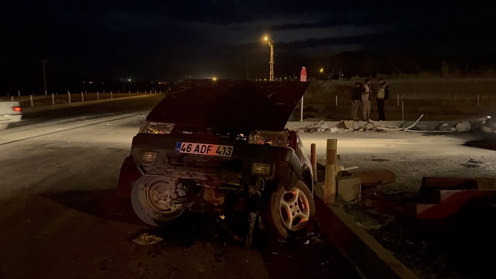 Afşin’de Feci Kaza Otomobil İkiye Ayrıldı (8)